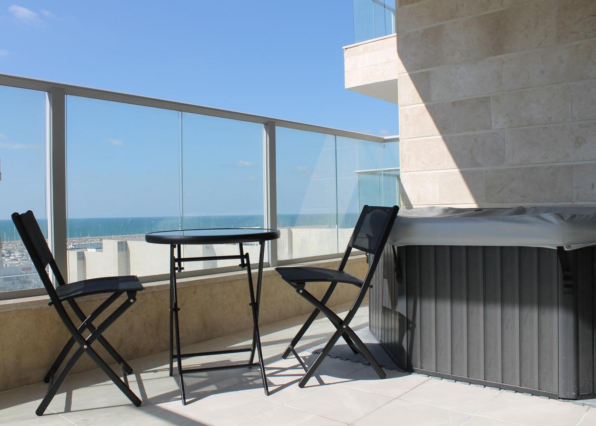 Seaside Serenity: Private Jacuzzi and Kosher Comfort Aparthotel Ashkelon Exterior photo